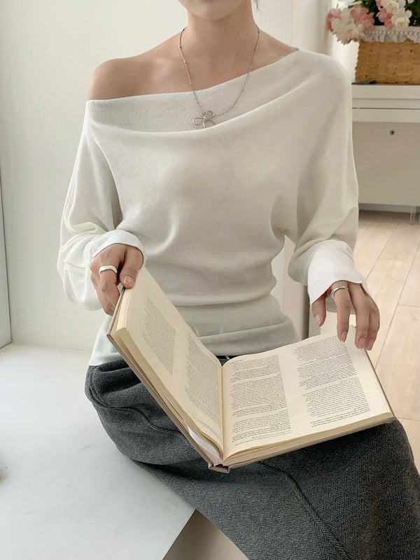 慵影 / Asymmetrical Shoulder Knit Top