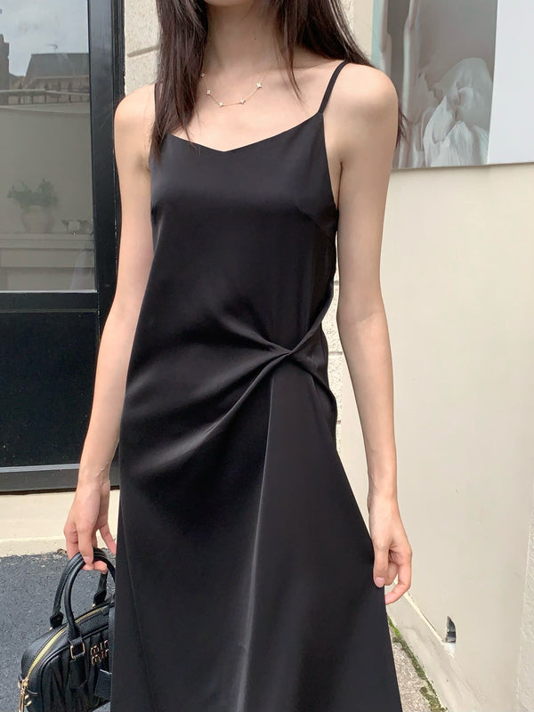 黛影 / Waist-Cinched Strappy Dress